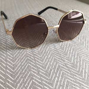 Gold round sunglasses
